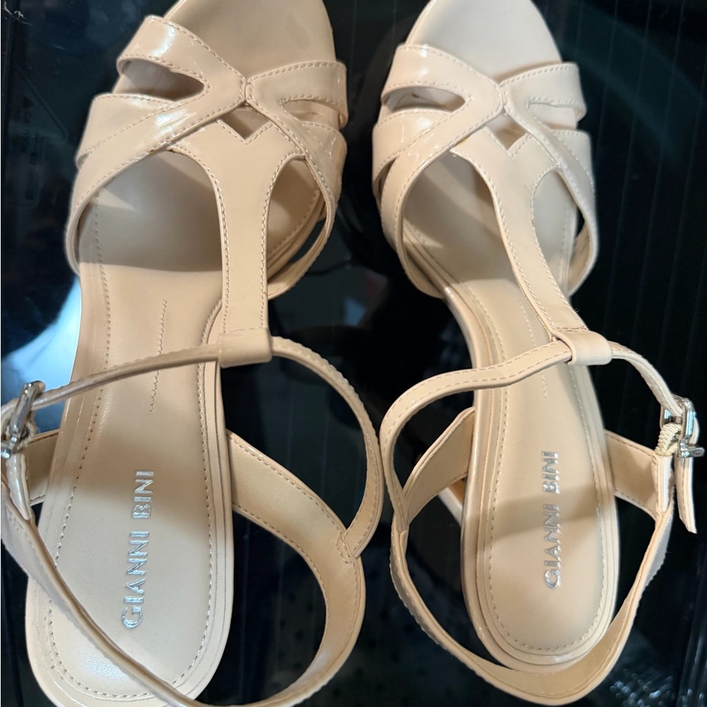 New! Gianni Bini Women's Nude Heels - Picture 2 of 4
